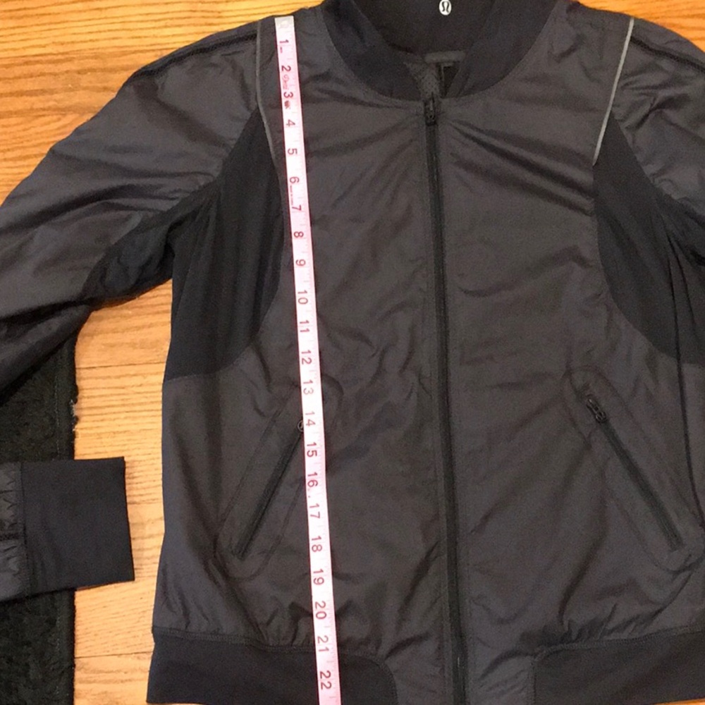 Lululemon Reversible Windbreaker - Picture 7 of 7